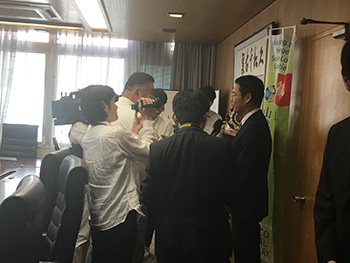 院長に感謝状が贈呈されました
