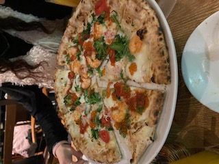 夕食、ピザ